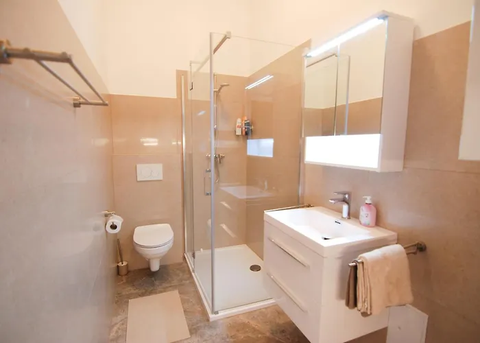 Apartment Elegante Altbauwohnung Alles Neu!! Free Parking Garage