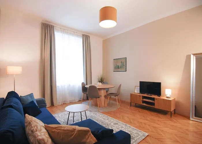 Elegante Altbauwohnung Alles Neu!! Free Parking Garage