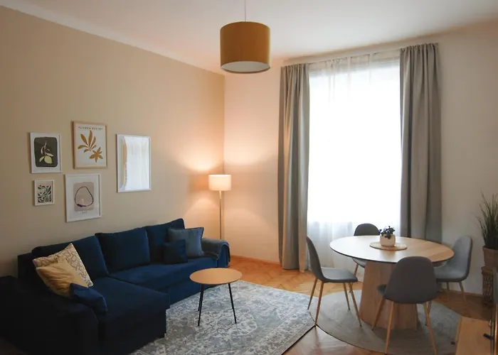 Elegante Altbauwohnung Alles Neu!! Free Parking Garage